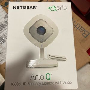 New Arlo Q cámara 1080P  HD SECURITY CÁMARA WITH AUDIO SEE ALL PICS